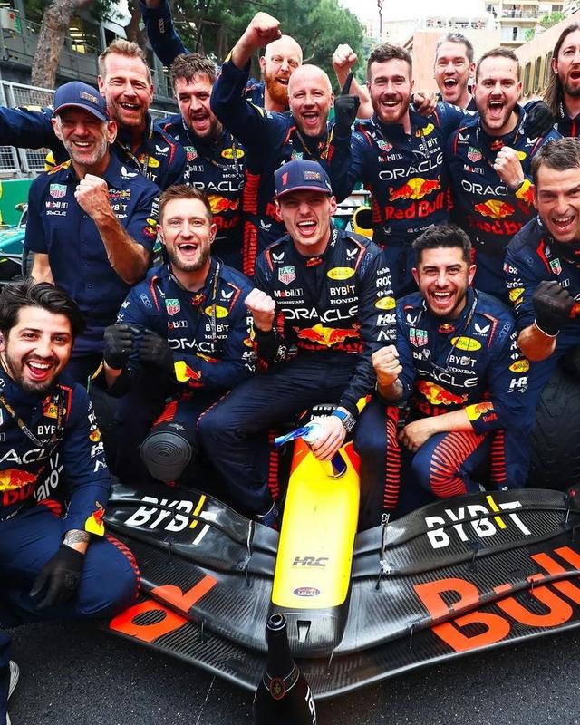 法拉利完胜威廉姆斯，维斯塔潘带队取胜