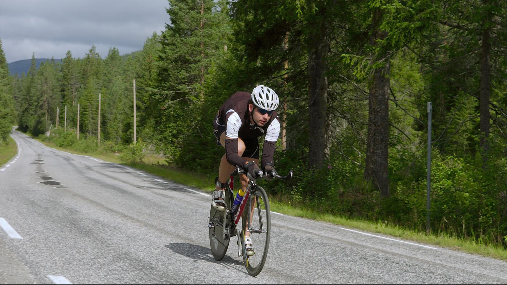 绿茵场外的总决赛之夜,德里赫特,稳定输出不掉线的防守艺术